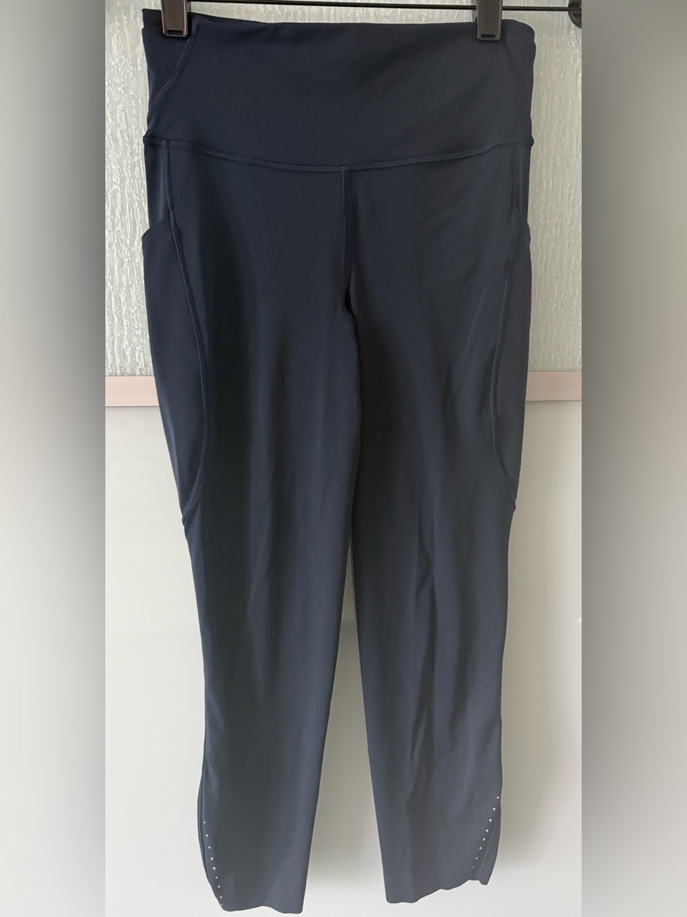 Lululemon Navy High-Rise Leggings with Side Pockets Sz 4 Excellent condition